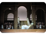Atto I, al tavolo da sinistra Paolo Bordogna (Il signor La Rocca), Andrea Porta (Il barone di Kelbar) - Un Giorno di Regno di Giuseppe Verdi - Teatro Regio di Parma 2010