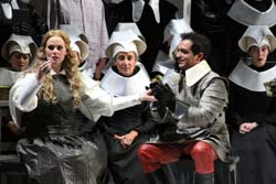 Recensione opera I Puritani di Vincenzo Bellini al Teatro Ponchielli - Stagione lirica 2011